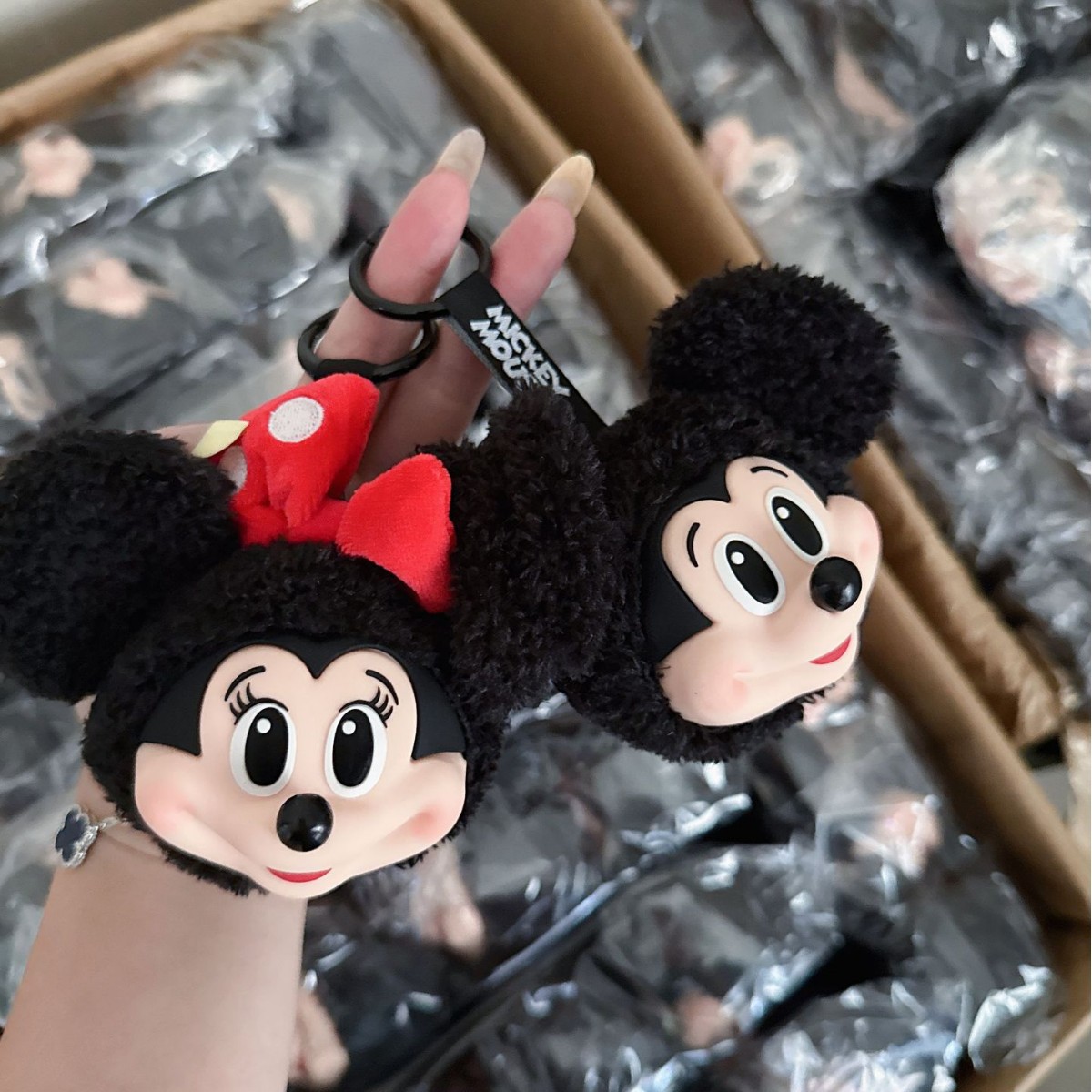 Mickey Minnie Plush Doll Keych - مراجعة Anime Merchandise Keychain وسعره