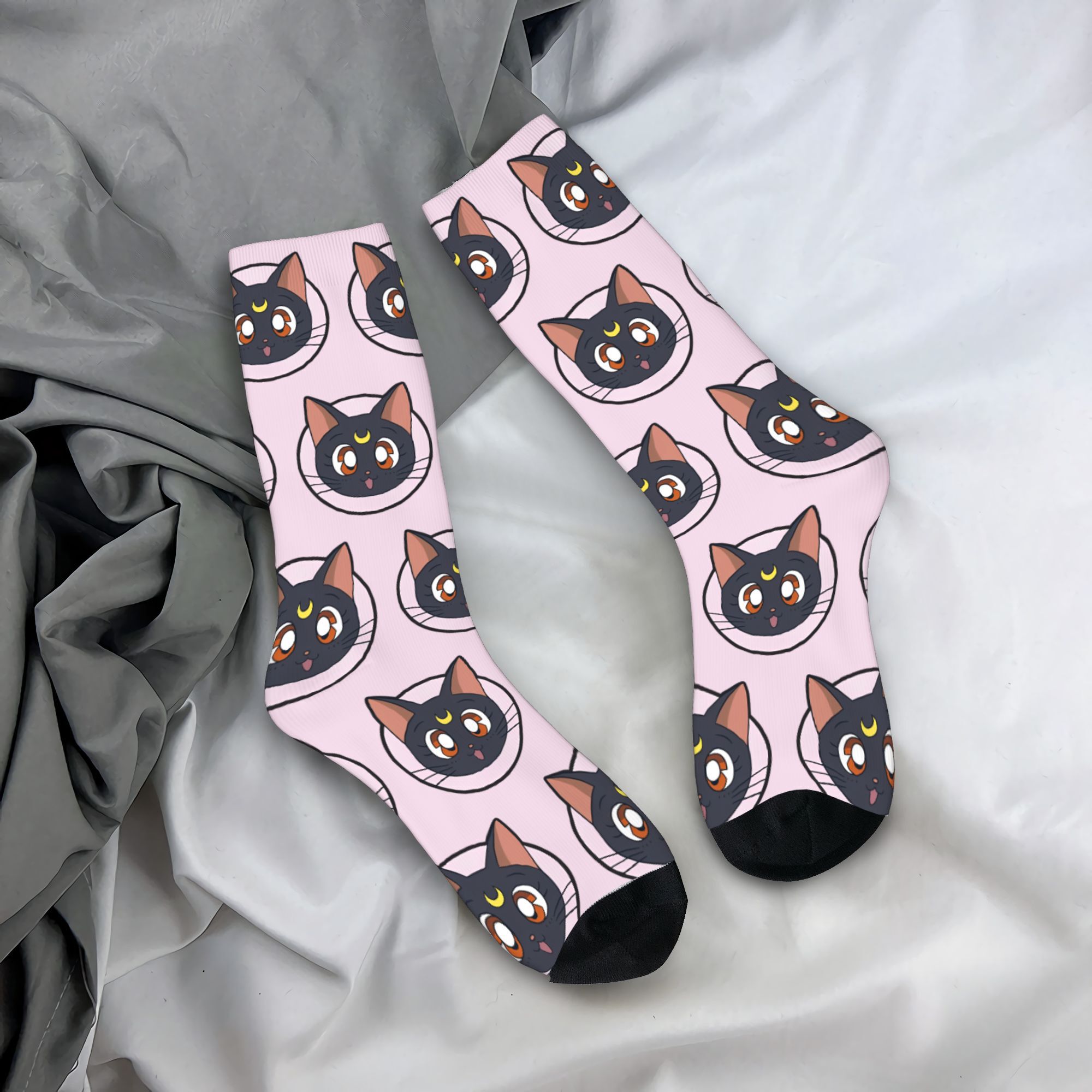 Trendy Unisex Crew Socks Sailo - مراجعة Anime Merchandise Dress وسعره
